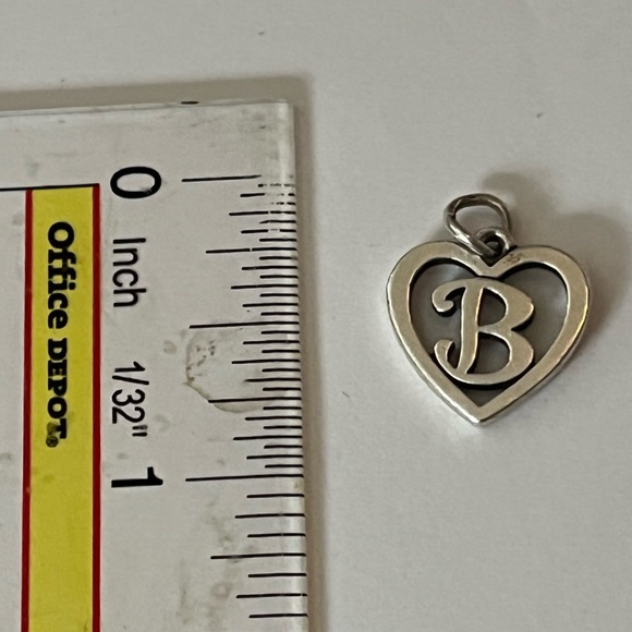 Cute!! Letter “B” heart charm - Picture 2 of 4